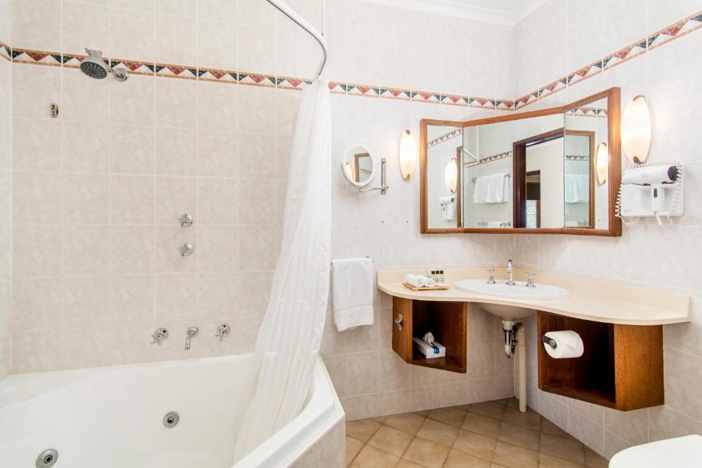 Adelaide Inn 4*