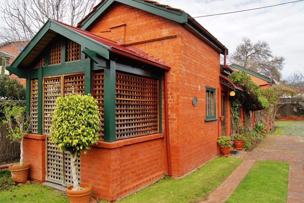 Buxton Manor Bed & Breakfast