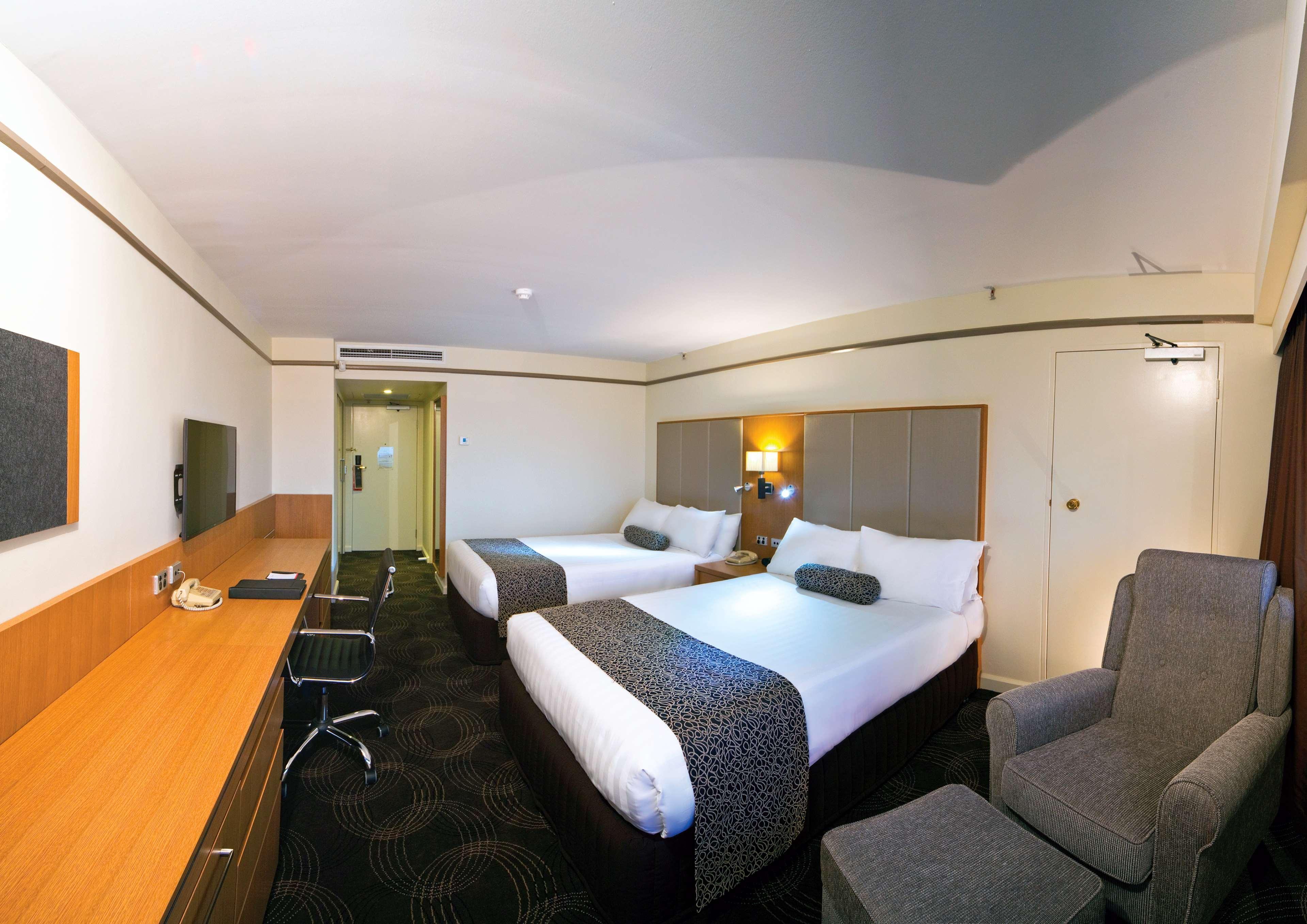 Stamford Plaza 5*