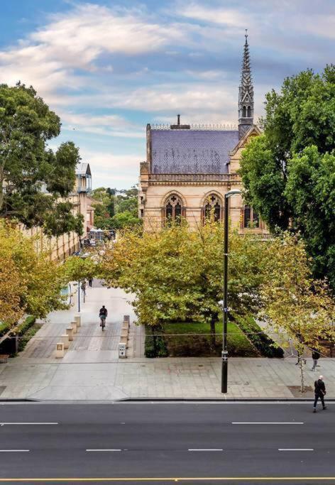 City Centre Apt - 3 Bed/parking/cbd/wifi Apartment Adelaide