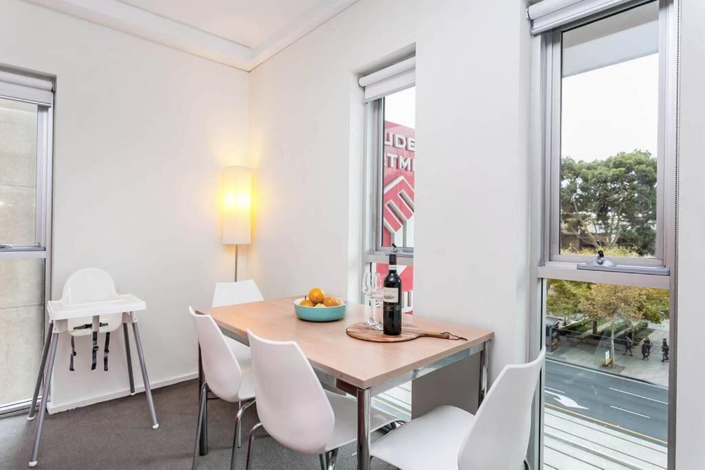 City Centre Apt - 3 Bed/parking/cbd/wifi Apartment