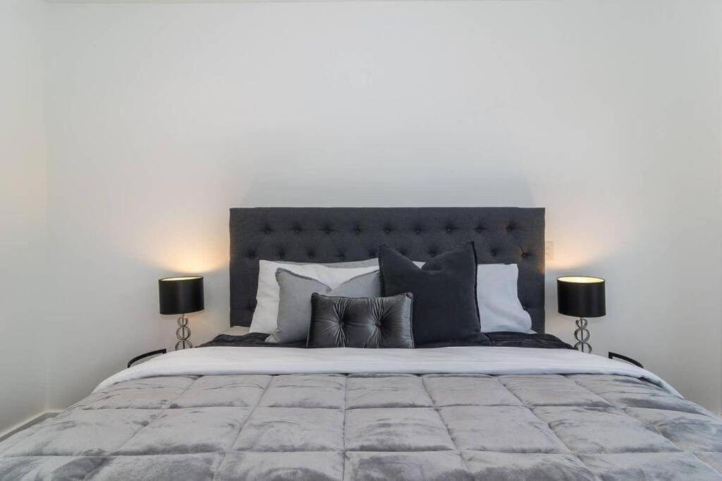 Marble Cbd Luxury 2 Bedroom Pool & Parking Adelaide