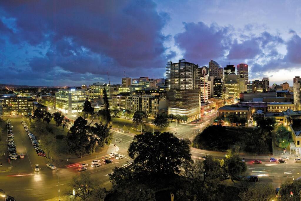 Luxury Overlooking Hindmarsh Sq With Pool & Gym Apartment Adelaide