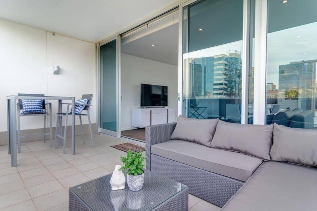 Marble Cbd Luxury 2 Bedroom Pool & Parking Apartment Adelaide
