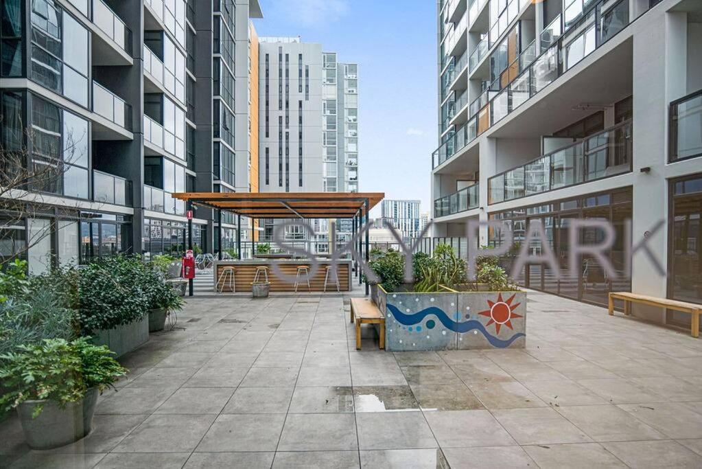 Stunning Views 2br Luxury Pool Parking Gym Wifi Apartment *