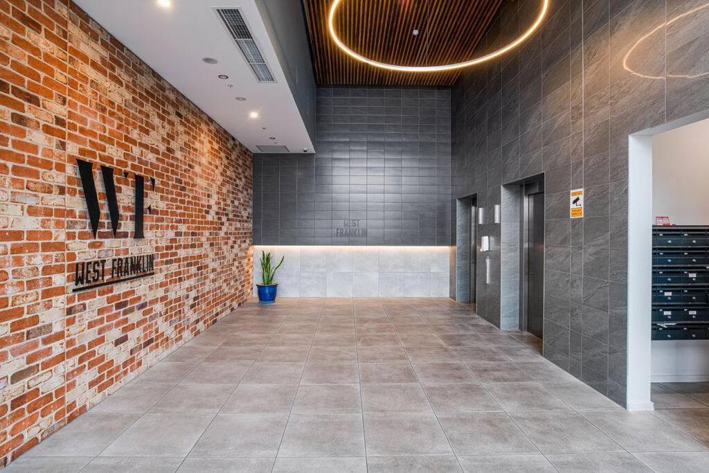 Stunning Views 2br Luxury Pool Parking Gym Wifi Adelaide