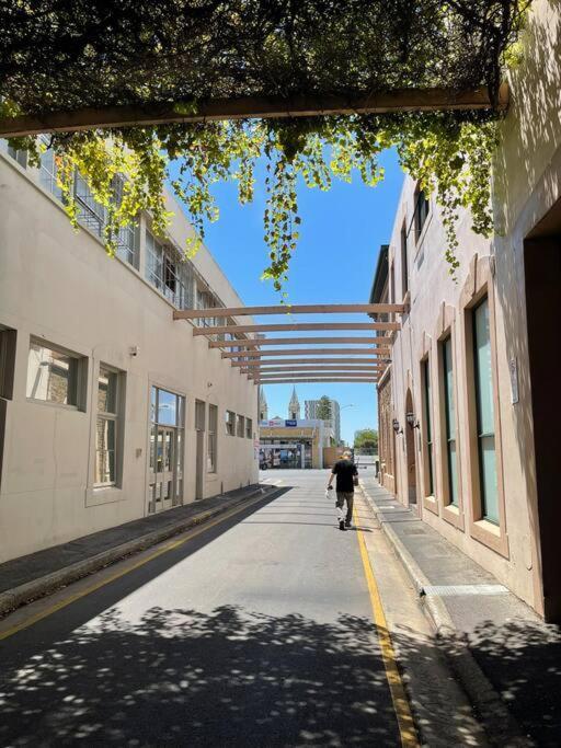 25/247 Gouger St Ex 430