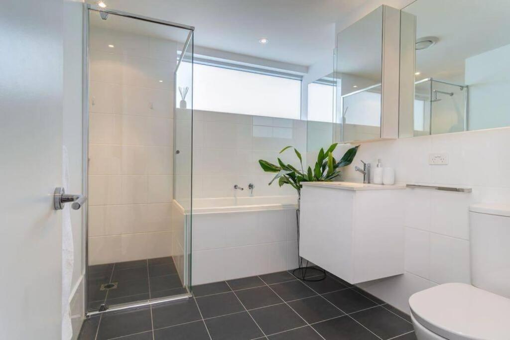 Marble Cbd Luxury 2 Bedroom Pool & Parking