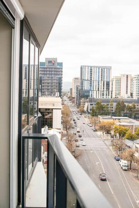 Stunning Views 2br Luxury Pool Parking Gym Wifi Adelaide