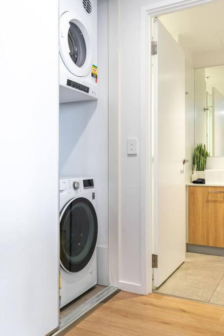 Apartment Stunning Views 2br Luxury Pool Parking Gym Wifi