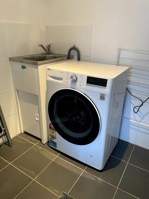 Apartment Marble Cbd Luxury 2 Bedroom Pool & Parking Adelaide