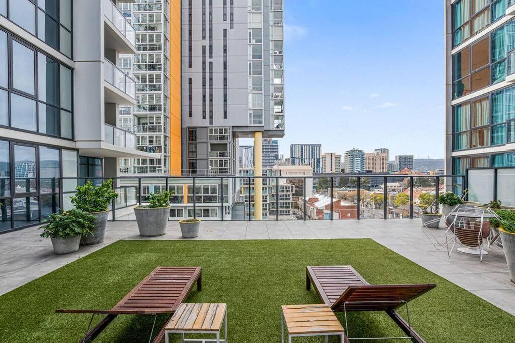 Apartment Stunning Views 2br Luxury Pool Parking Gym Wifi Adelaide