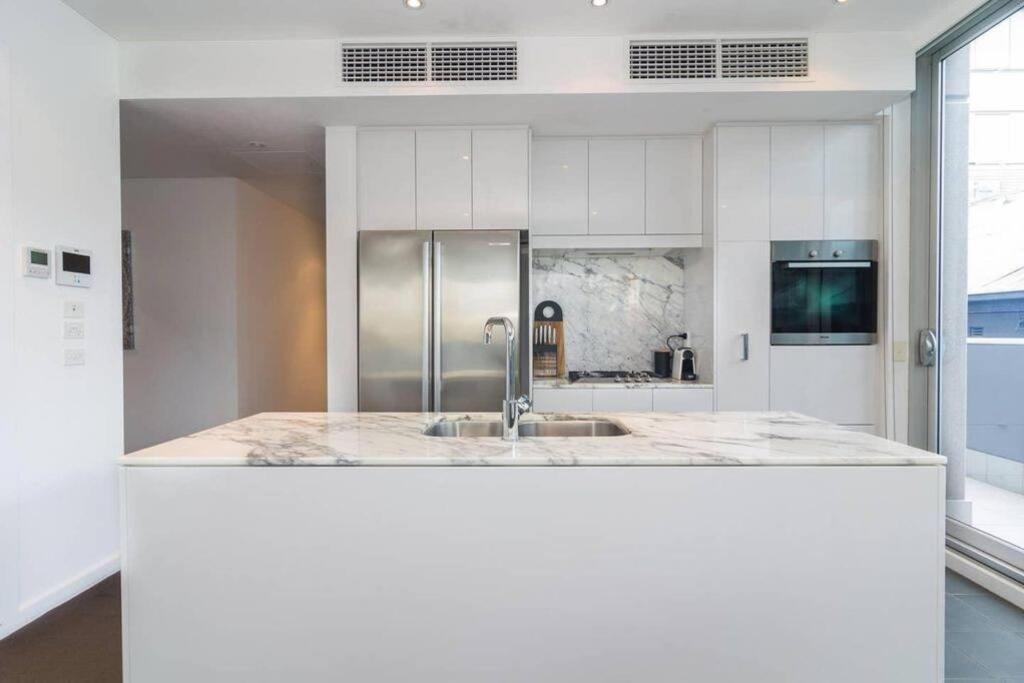 Marble Cbd Luxury 2 Bedroom Pool & Parking *