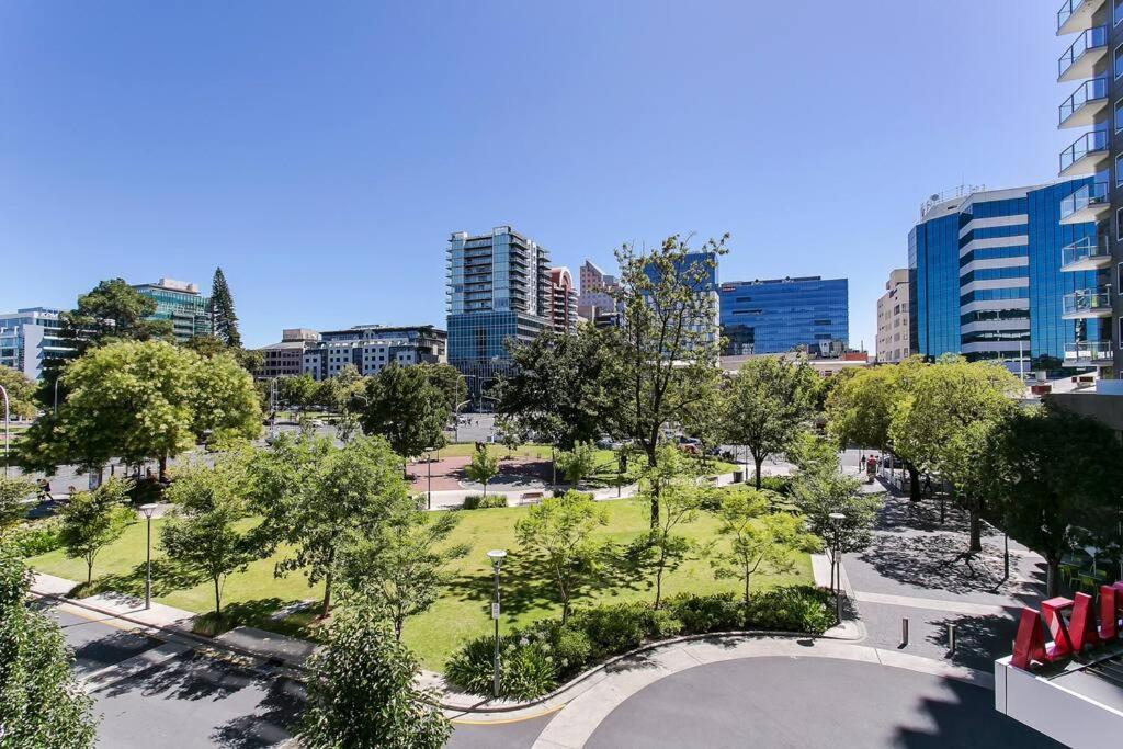 Marble Cbd Luxury 2 Bedroom Pool & Parking Adelaide