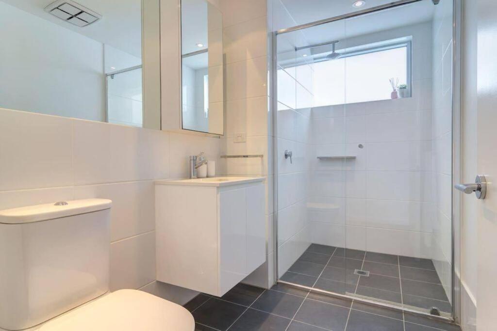Marble Cbd Luxury 2 Bedroom Pool & Parking