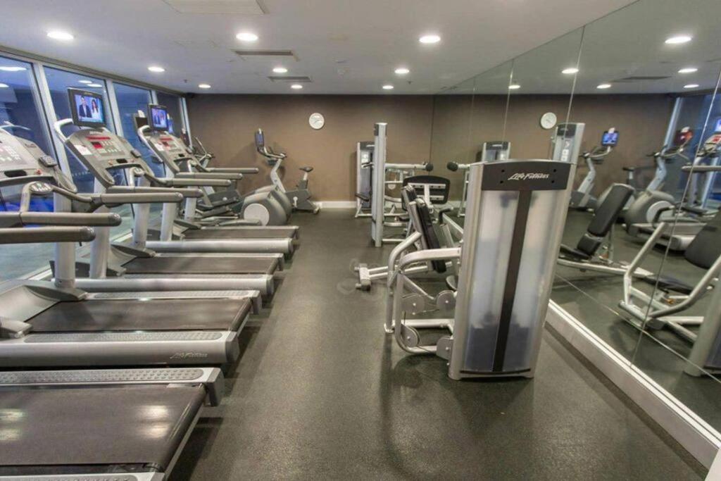 Marble Cbd Luxury 2 Bedroom Pool & Parking Apartment Adelaide
