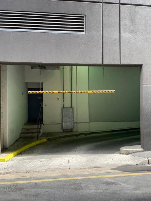 Marble Cbd Luxury 2 Bedroom Pool & Parking Apartment Adelaide