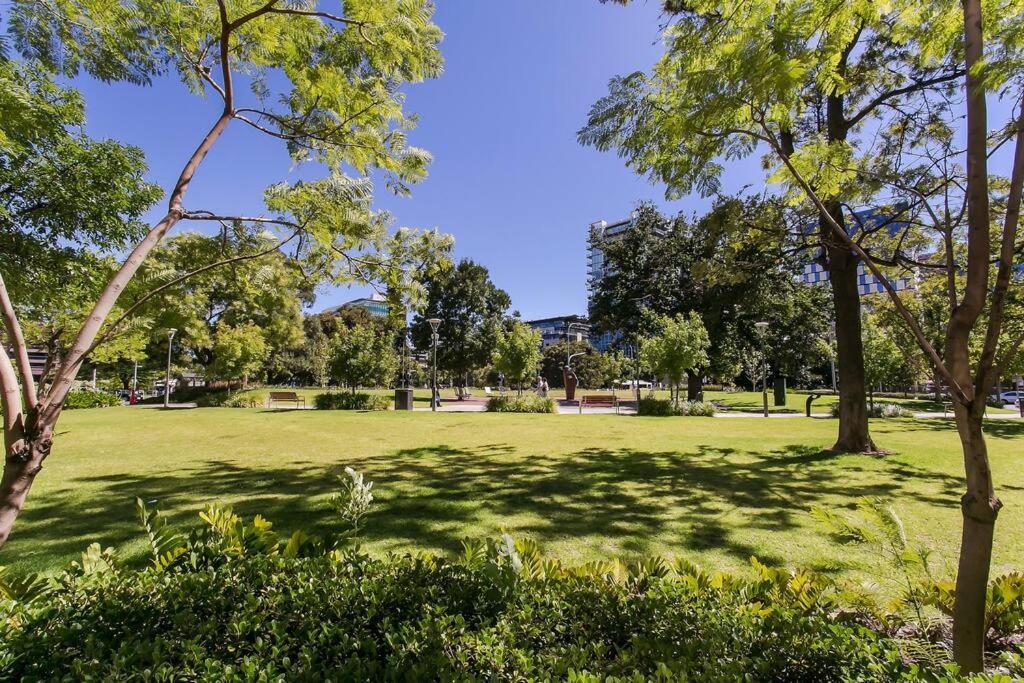 Marble Cbd Luxury 2 Bedroom Pool & Parking Apartment *