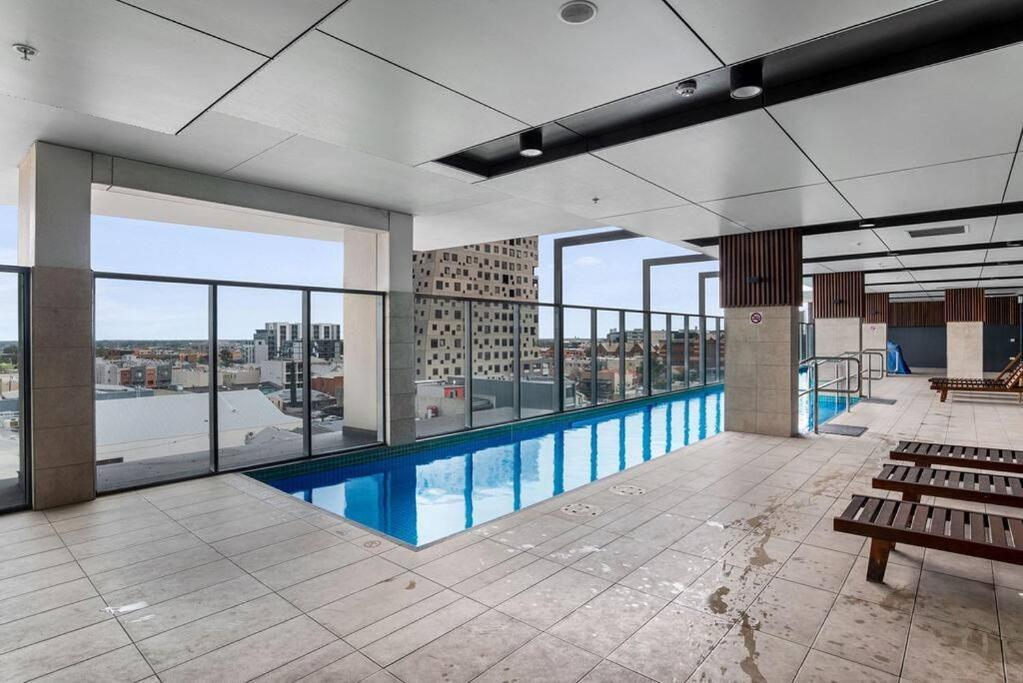 Stunning Views 2br Luxury Pool Parking Gym Wifi Apartment *