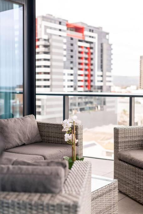 Stunning Views 2br Luxury Pool Parking Gym Wifi Apartment