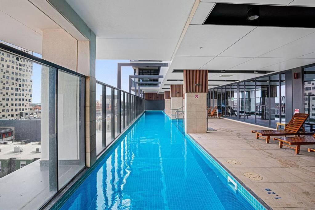 Apartment Stunning Views 2br Luxury Pool Parking Gym Wifi