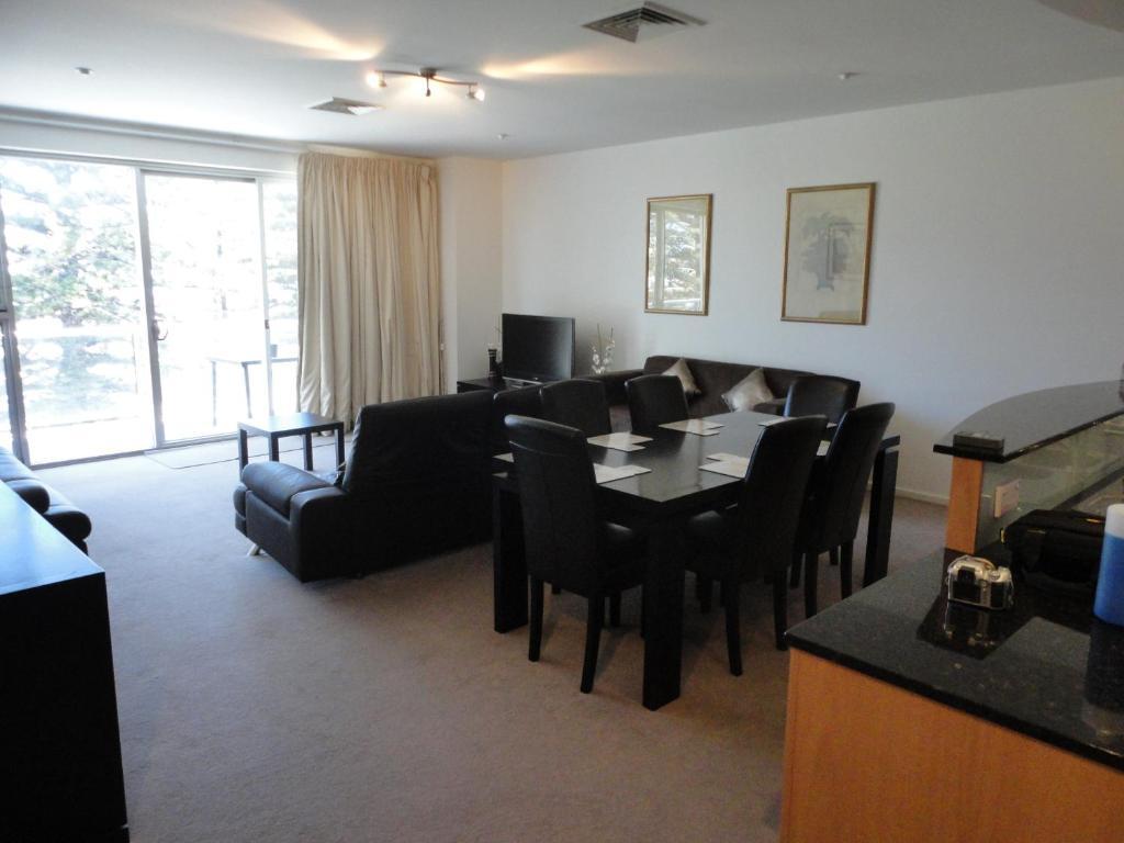 Glenelg Beachside Aparthotel