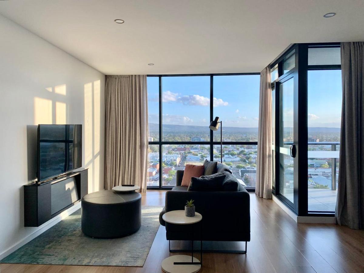 Cbd Skyview: Urban Oasis With Panoramic Views Apartment *