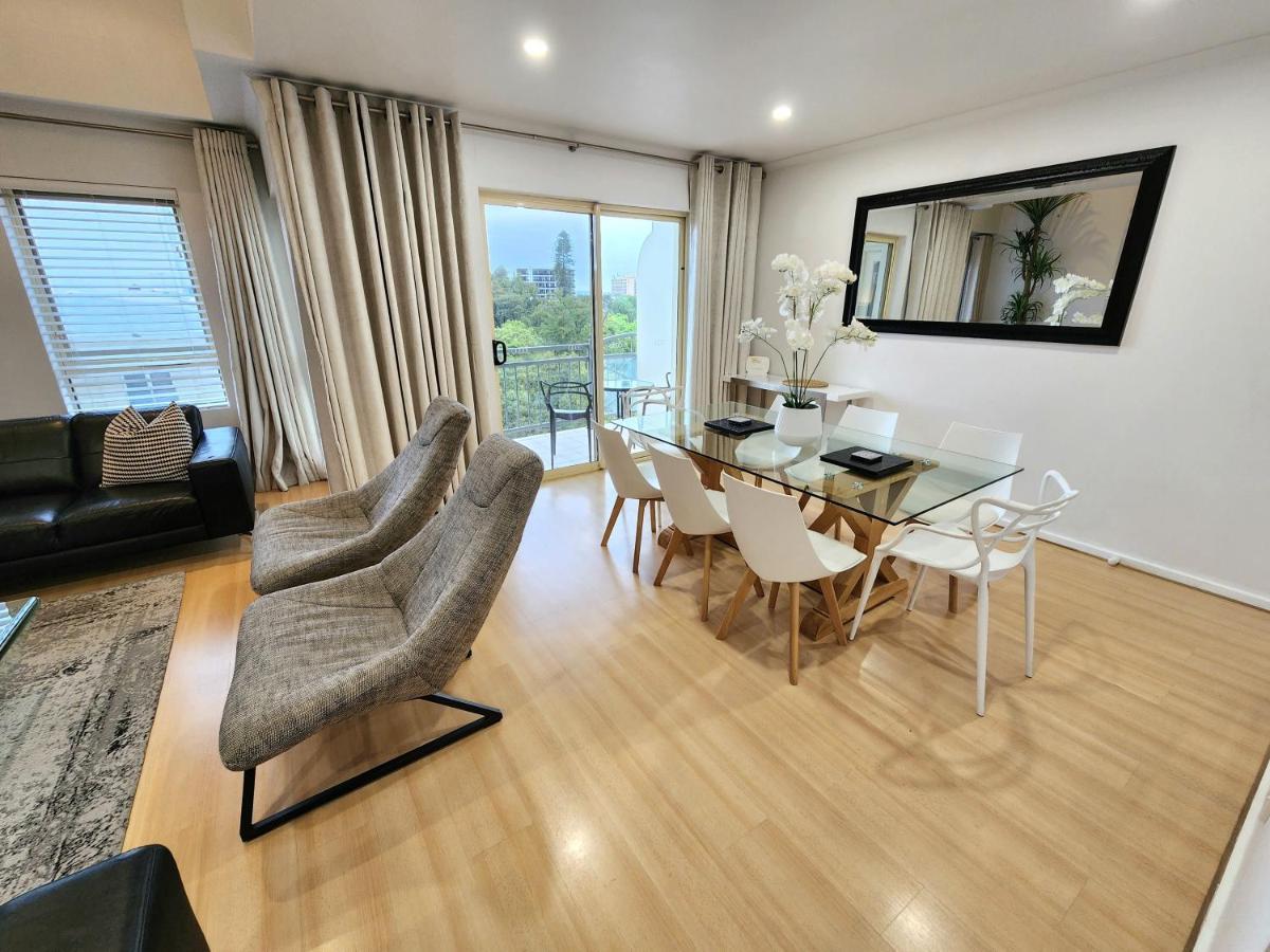 Spacious 4 Bedroom And 2 Bathrooms * Adelaide