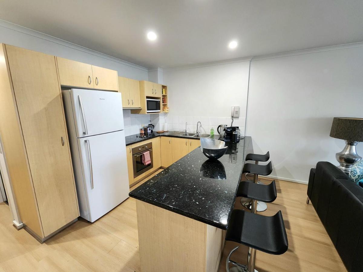 Apartment Spacious 4 Bedroom And 2 Bathrooms *
