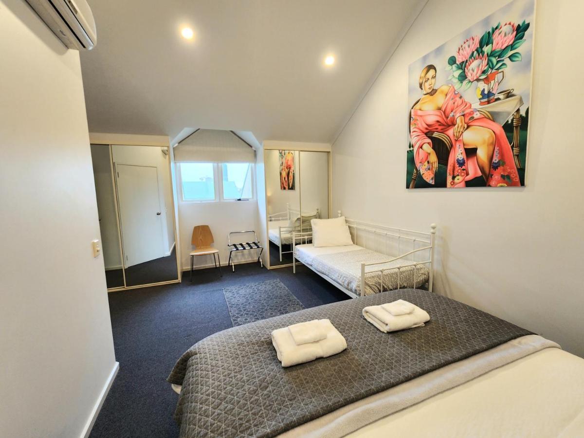 Spacious 4 Bedroom And 2 Bathrooms *