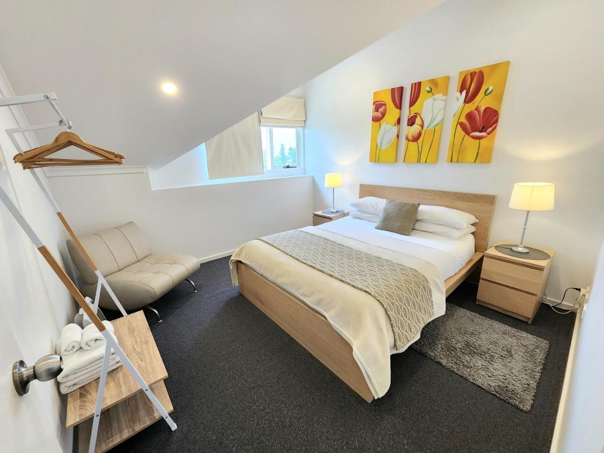 Apartment Spacious 4 Bedroom And 2 Bathrooms *