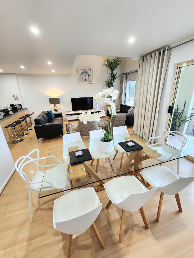 Apartment Spacious 4 Bedroom And 2 Bathrooms *