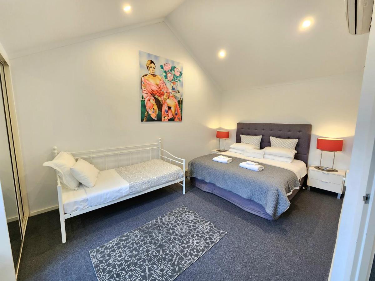 Apartment Spacious 4 Bedroom And 2 Bathrooms Adelaide