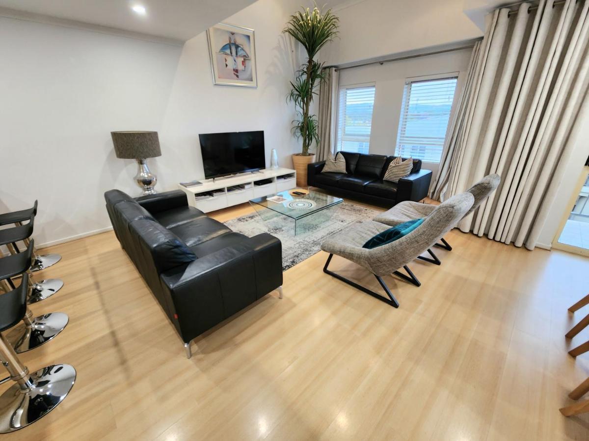 Apartment Spacious 4 Bedroom And 2 Bathrooms