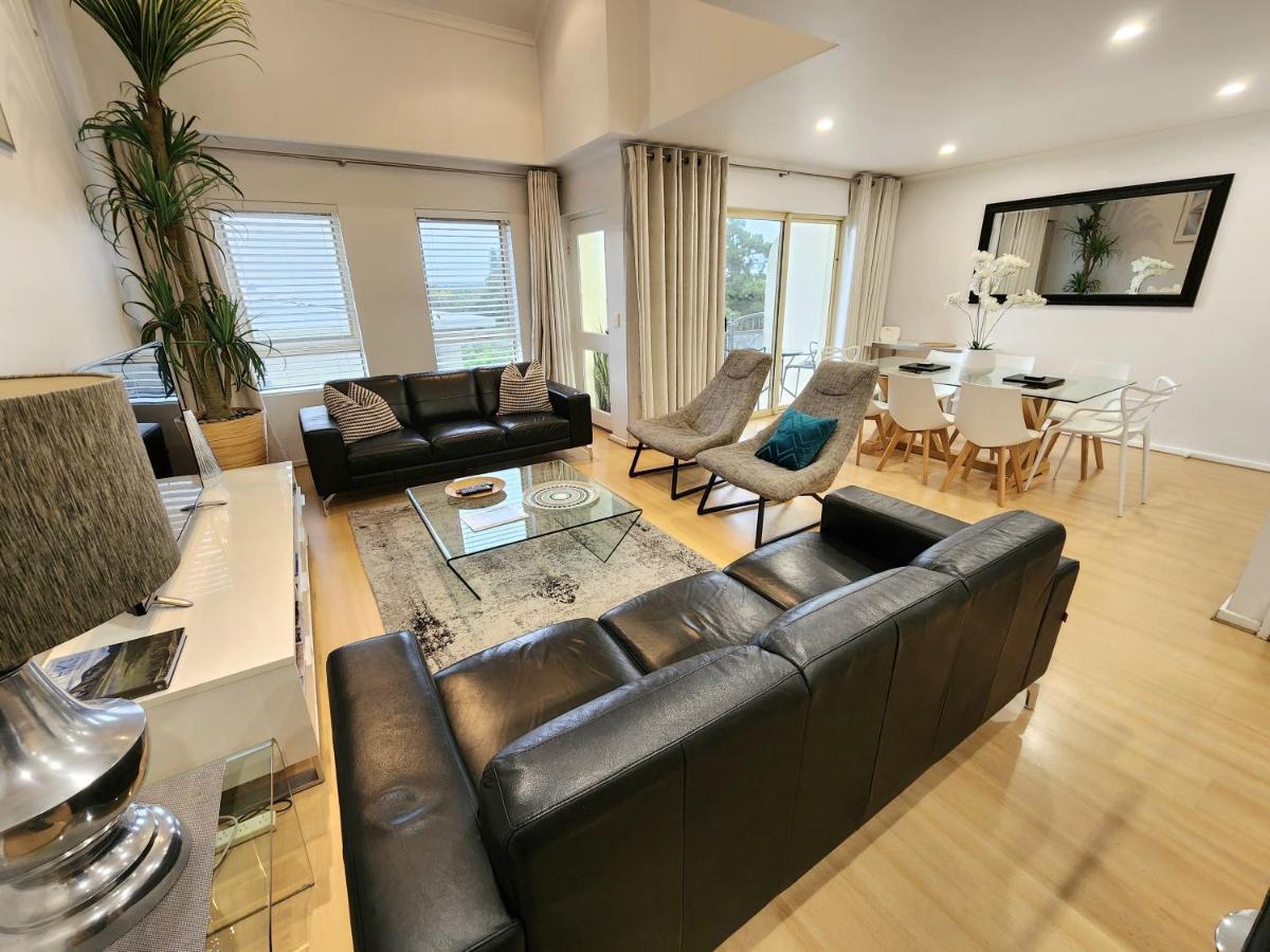 Apartment Spacious 4 Bedroom And 2 Bathrooms