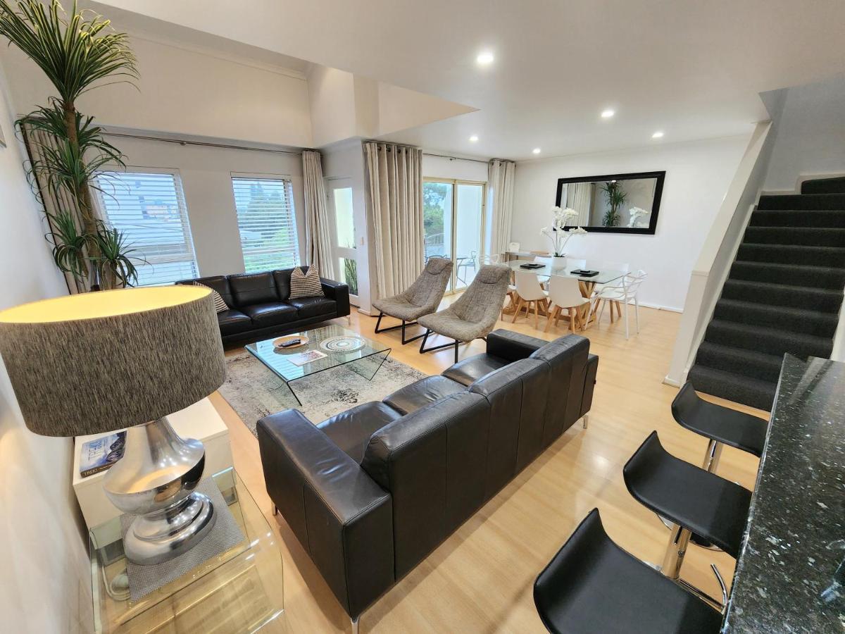 Spacious 4 Bedroom And 2 Bathrooms Apartment *