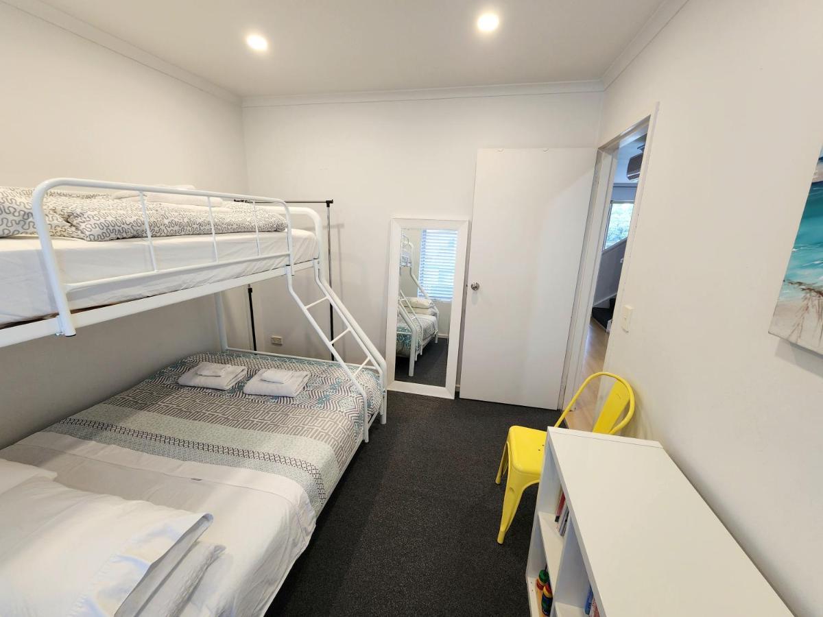 Spacious 4 Bedroom And 2 Bathrooms * Adelaide