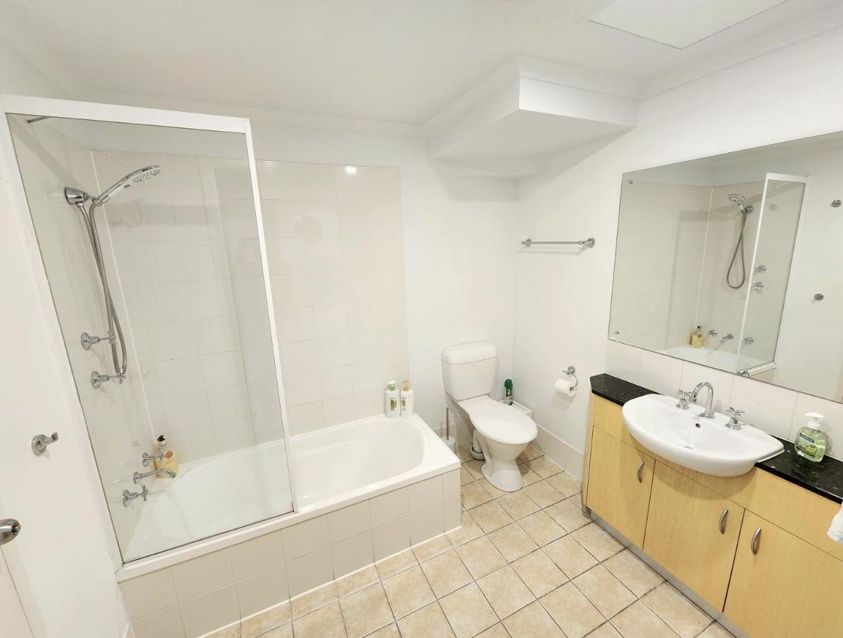 Apartment Spacious 4 Bedroom And 2 Bathrooms Adelaide