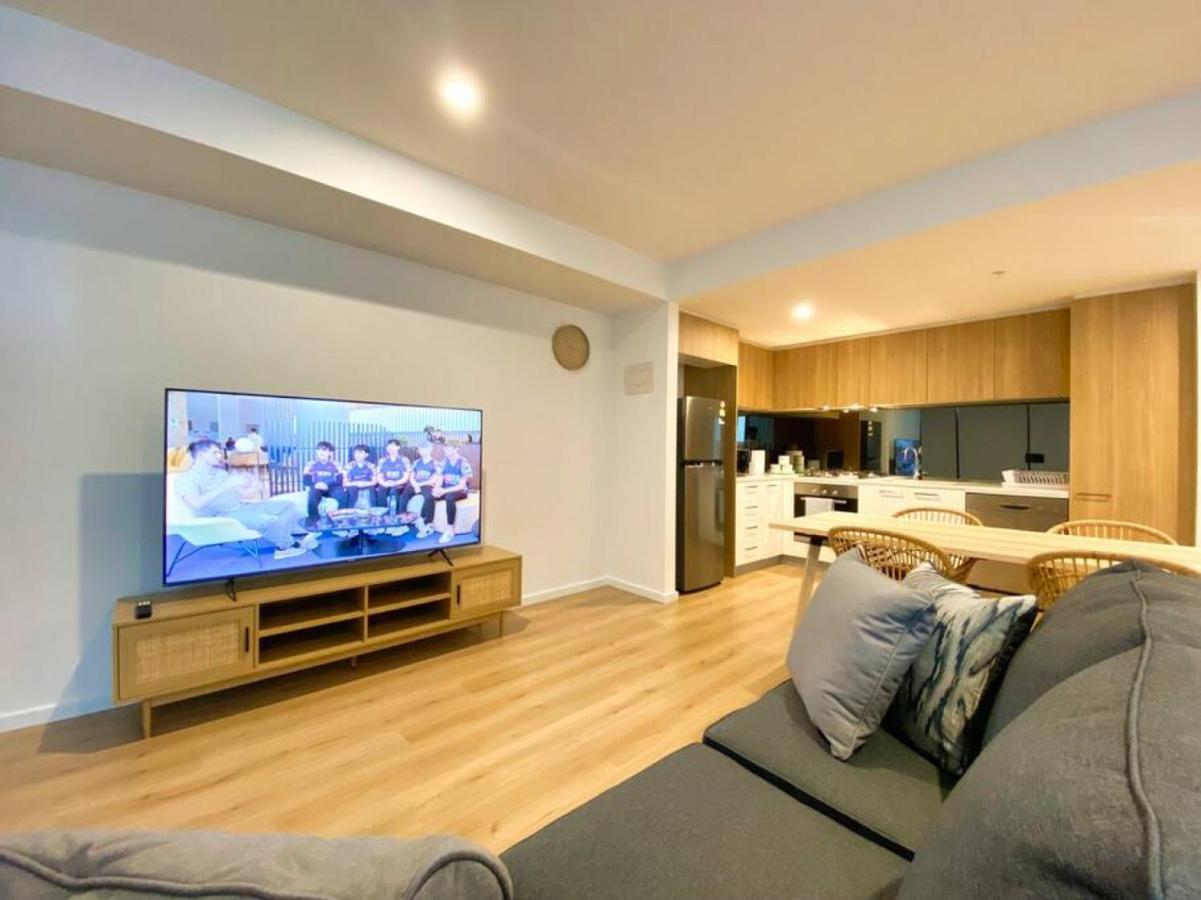 Modern 2br In Cbd With Pool-gym-bbq Apartment