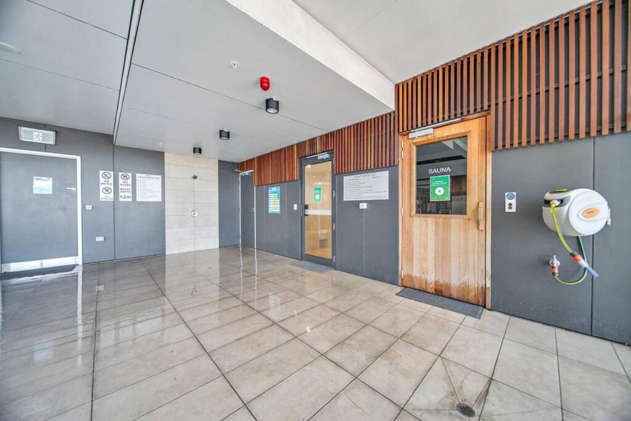 Modern 2br In Cbd With Pool-gym-bbq Apartment
