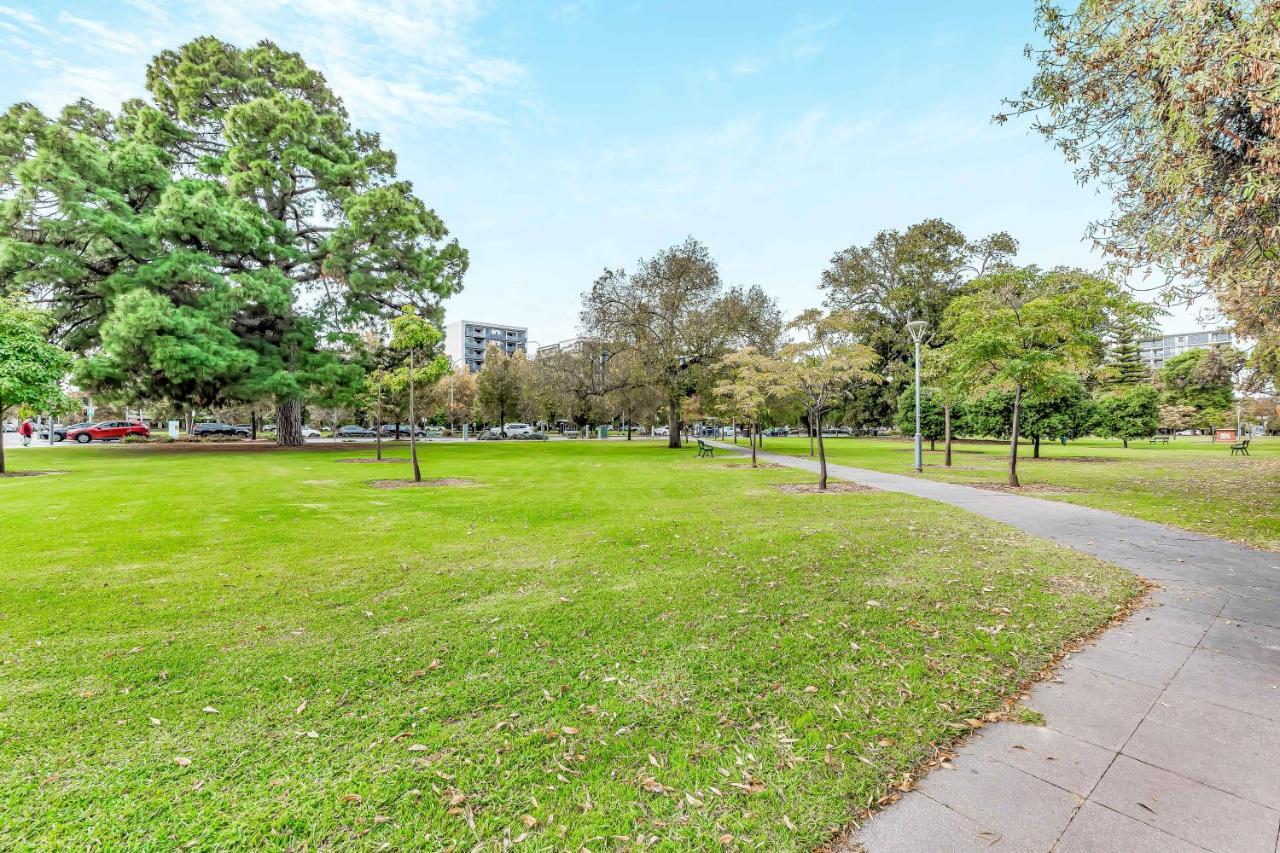 One Hurtle Square *