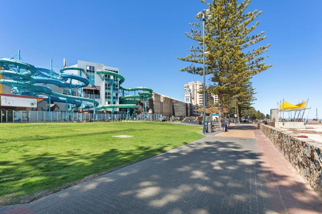 Belle Escapes - Glenelg Oceanview Apartment *