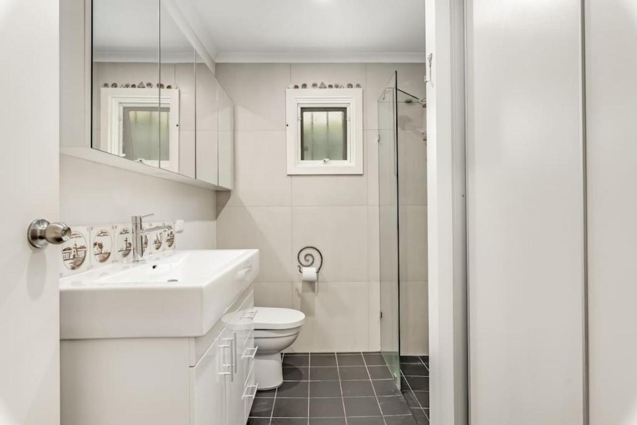 Stylish And Modern 2 Bedroom Townhouse In Claxton *