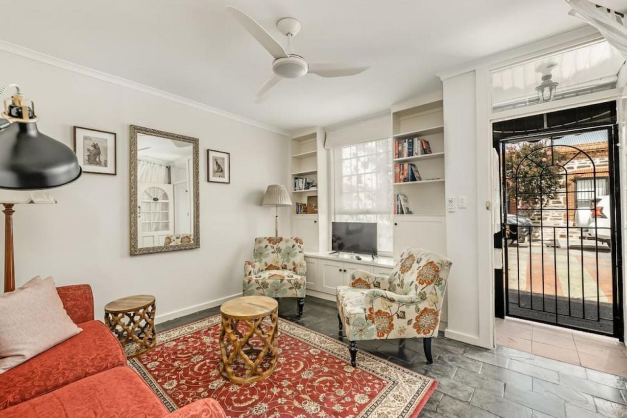 Stylish And Modern 2 Bedroom Townhouse In Claxton * Adelaide