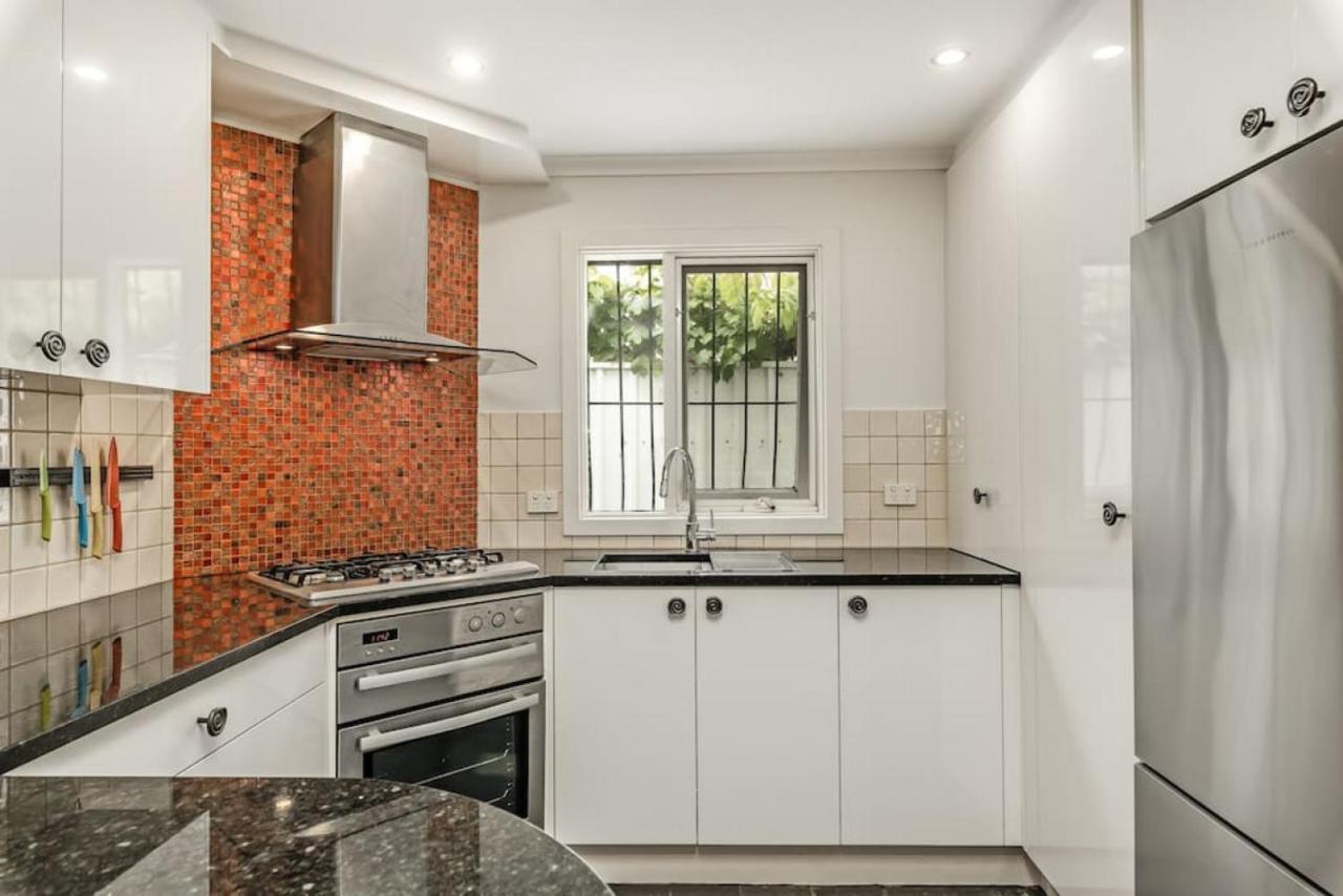 Stylish And Modern 2 Bedroom Townhouse In Claxton *