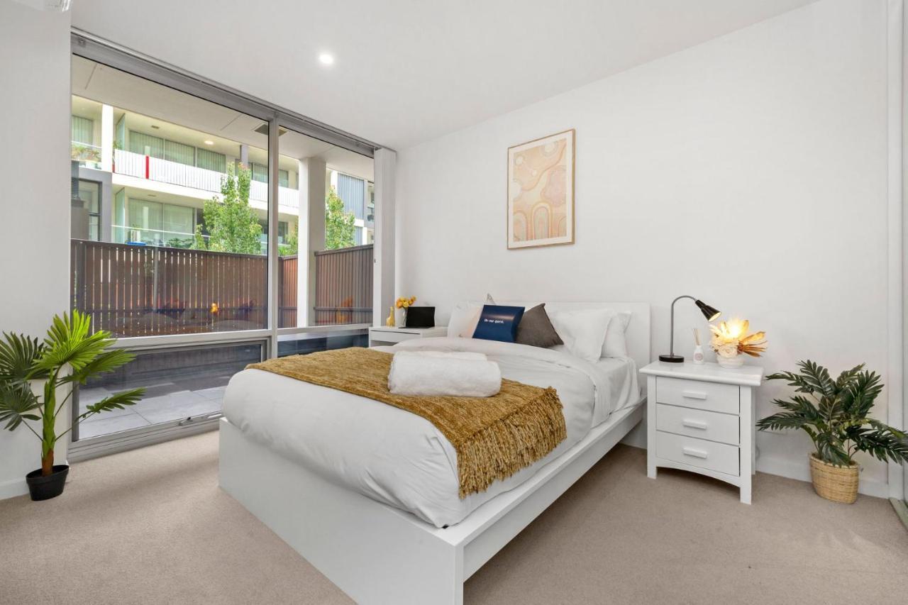 Rose - The Fringe Escape Apartment Adelaide