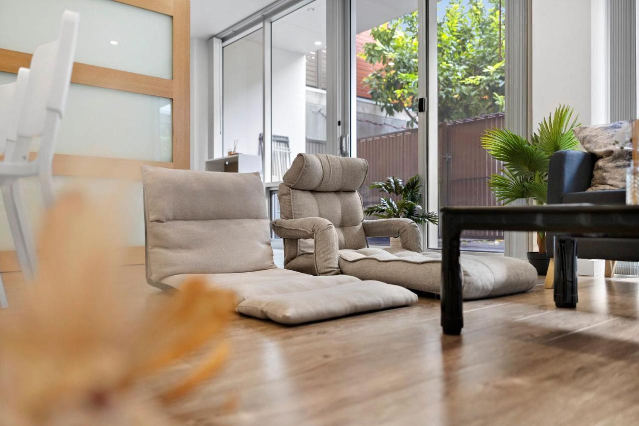 Rose - The Fringe Escape Apartment Adelaide