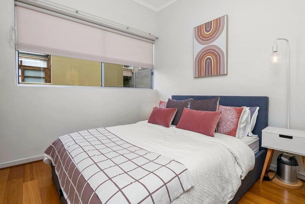 Holiday home City Oasis 2-br Townhouse With Balcony & Parking