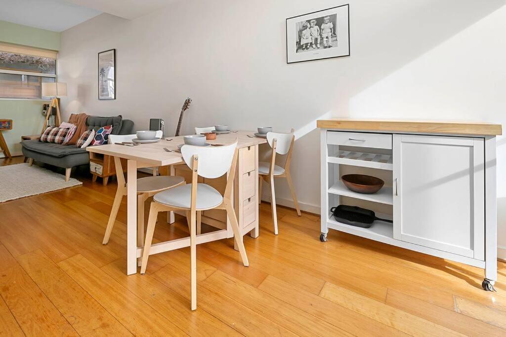 Holiday home City Oasis 2-br Townhouse With Balcony & Parking Adelaide