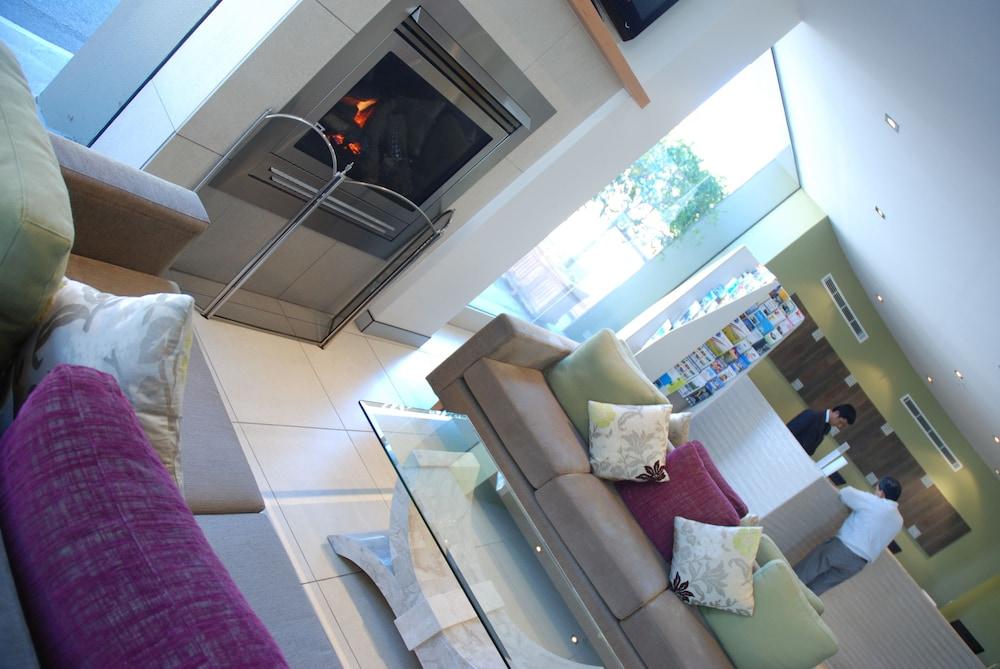 The Terrace 4*